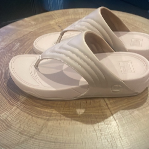 FitFlop Walkstar NUDE Leather Toe-Post Sandals 8M NWOT - Picture 3 of 4